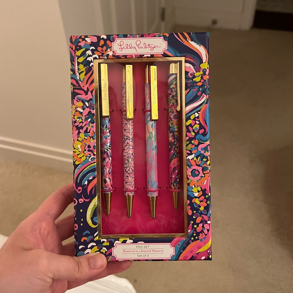 Lilly Pulitzer Set of 4 Pens NWT